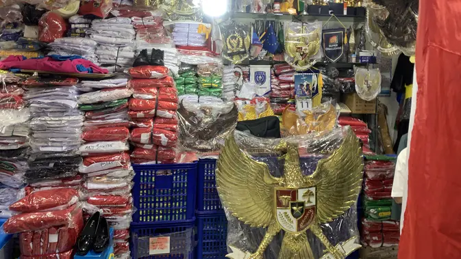 Semangat Merah Putih: Omzet Pedagang Pernak-pernik Terguncang?