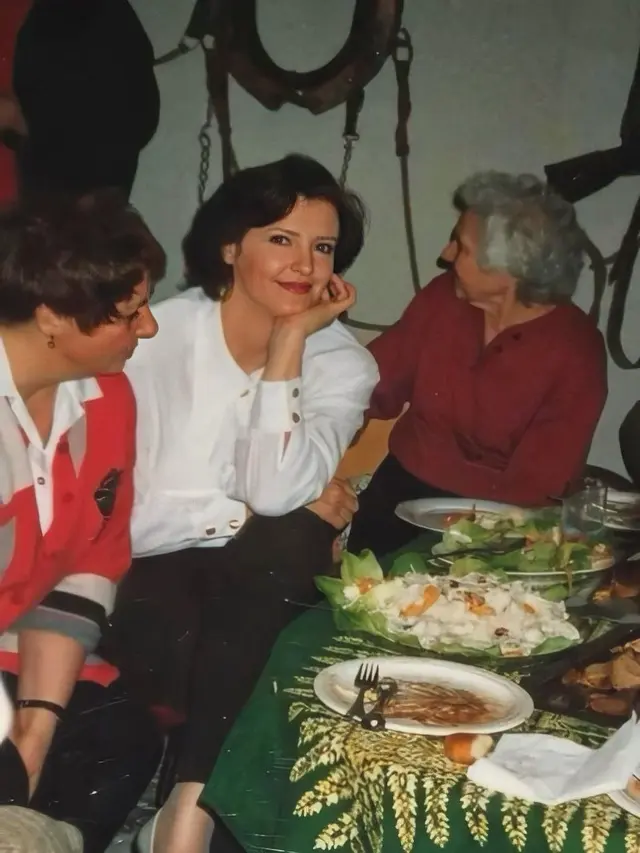 6 Potret Anna Muller Ibu Sophia Latjuba yang Awet Muda, Berusia 70 Tahun