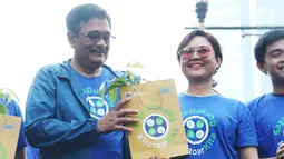Gubernur DKI Jakarta Djarot Saiful Hidayat dalam acara pencanangan program #TrotoarKita di area car free day Bundaran HI, Minggu (8/10). Program itu akan difokuskan di sepanjang Jalan Jenderal Sudirman sampai Jalan MH Thamrin. (Liputan6.com/Angga Yuniar)