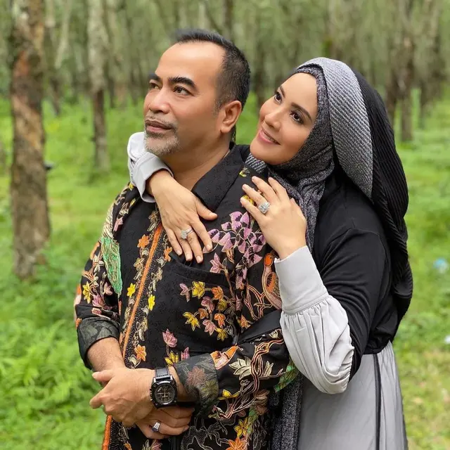 6 Potret Suami Elma Theana yang Jarang Tersorot, Seorang CEO