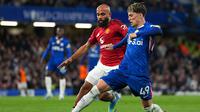 Alejandro Garnacho dan Bryan Mbeumo berebut bola dalam laga Liga Inggris antara Chelsea vs Manchester United di Stamford Bridge, 19 April 2026. (AP Photo/Kirsty Wigglesworth)