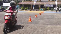 Siswa SMA Bekasi Dapat Materi Safety Riding 