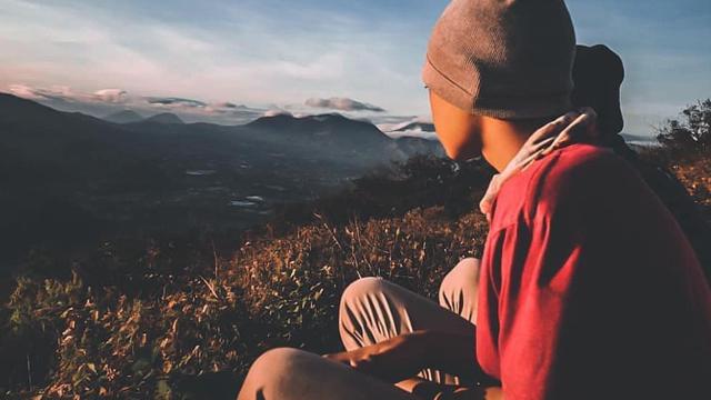 Pendaki berada di Gunung Geulis