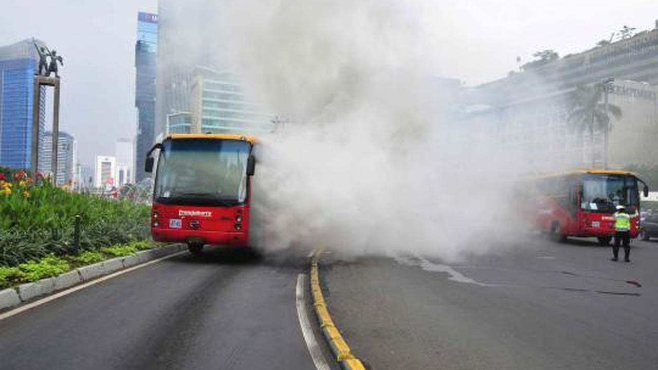Bus Transjakarta membara