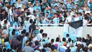Emanuel Balbo terlibat pertengkaran dengan penonton lain saat pertandingan antara tim Belgrano dengan Talleres di Stadion Belgrano, Argentina, 15 April 2017. Balbo tewas diserang penonton yang menyangka dirinya pendukung tim lawan. (NICOLAS AGUILERA/AFP)