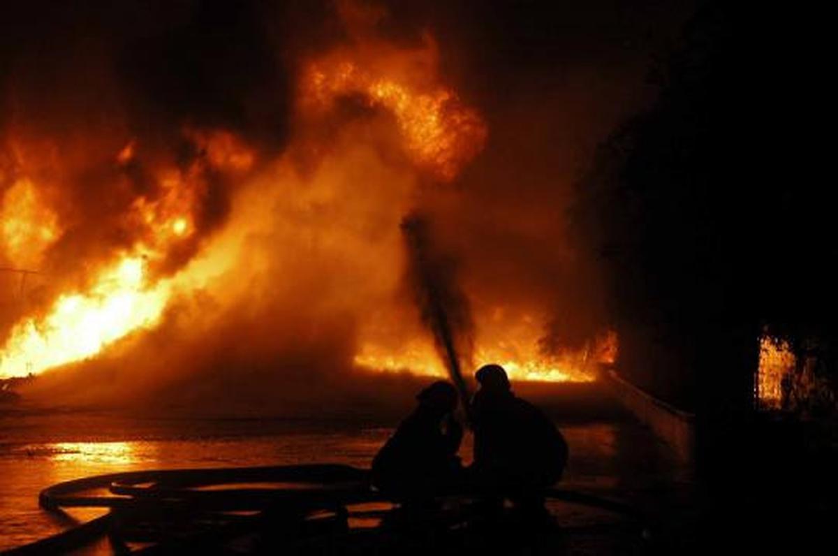 Gudang oli habis terbakar di Pluit