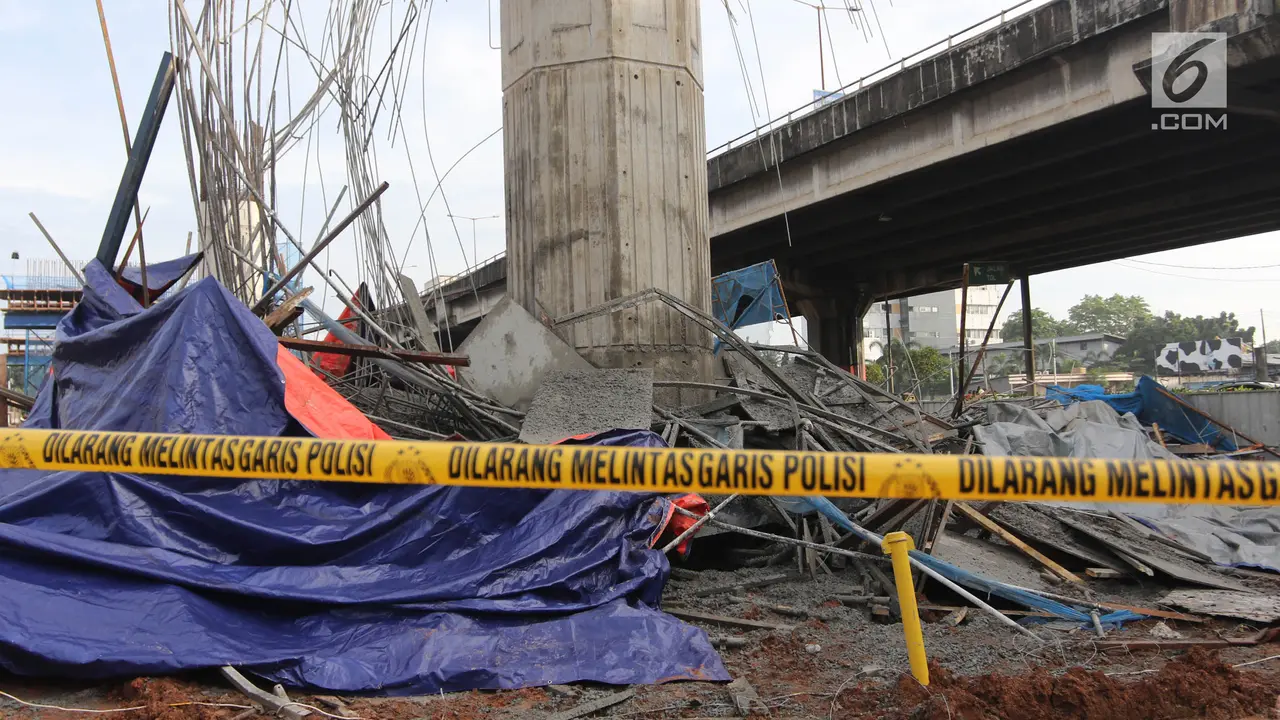 Tiang Girder Tol Becakayu Ambruk