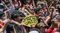 Peringatan May Day menjadi momen penting bagi para pekerja di seluruh dunia untuk menyuarakan hak-hak mereka, termasuk di Indonesia. Tampak dalam foto, orang-orang meneriakkan slogan-slogan dalam demonstrasi Hari Buruh di Manila pada tanggal 1 Mei 2025. (Jam STA ROSA/AFP)