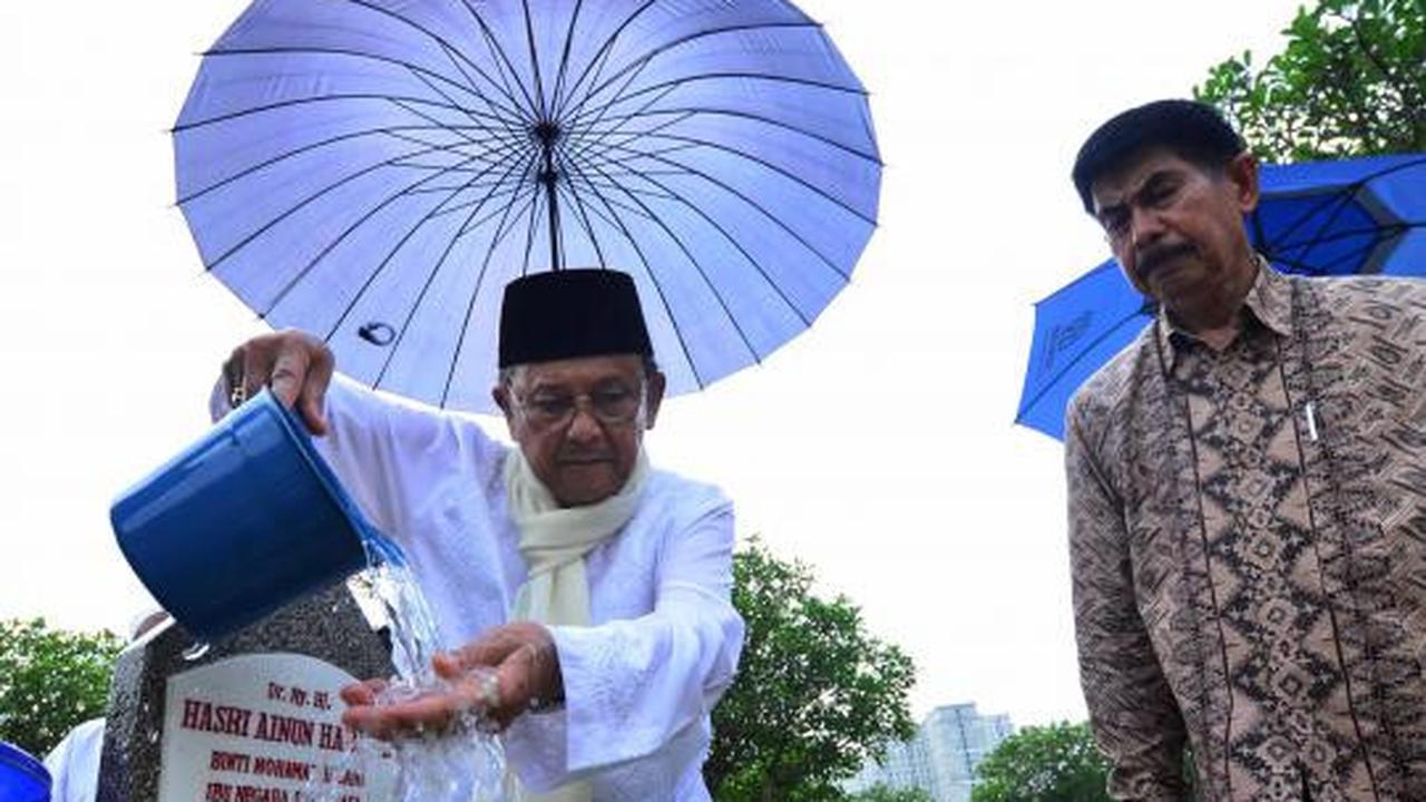 Mantan Presiden BJ Habibie doakan ibu Ainun