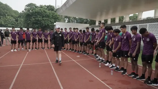 Ketua PSSI, Mochamad Iriawan sedang memantau pemusatan latihan Timnas Indonesia U-19.