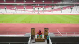 Menteri Pemuda dan Olahraga Republik Indonesia, Zainudin Amali (kanan)&nbsp;dan Ketua Umum PSSI, Mochamad Iriawan menghadiri acara hitung mundur 100 hari Piala Dunia U-20 2023 yang berlangsung di Stadion Utama Gelora Bung Karno (SUGBK), Jakarta, Kamis (09/02/2023). Piala Dunia U-20 2023 akan berlangsung pada 20 Mei 2023 mendatang di Indonesia. (Bola.com/Bagaskara Lazuardi)