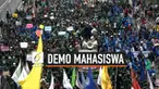 Aksi jalan kaki ribuan mahasiswa menutup jalan Gatot Soebroto di depan Gedung MPR/PR. Mereka berunjukrasa di depan gedung parlemen menuntut penghentian revisi sejumlah UU yang tengah dibahas di DPR.