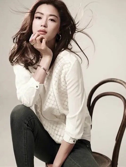 Menurut Min Ho, film “The Legend of The Blue Sea” merupakan drama romantis komedi yang menghadirkan tawa dan unsur kelucuan dengan situasi yang tidak terduga. (Instagram/junjihyun.official)