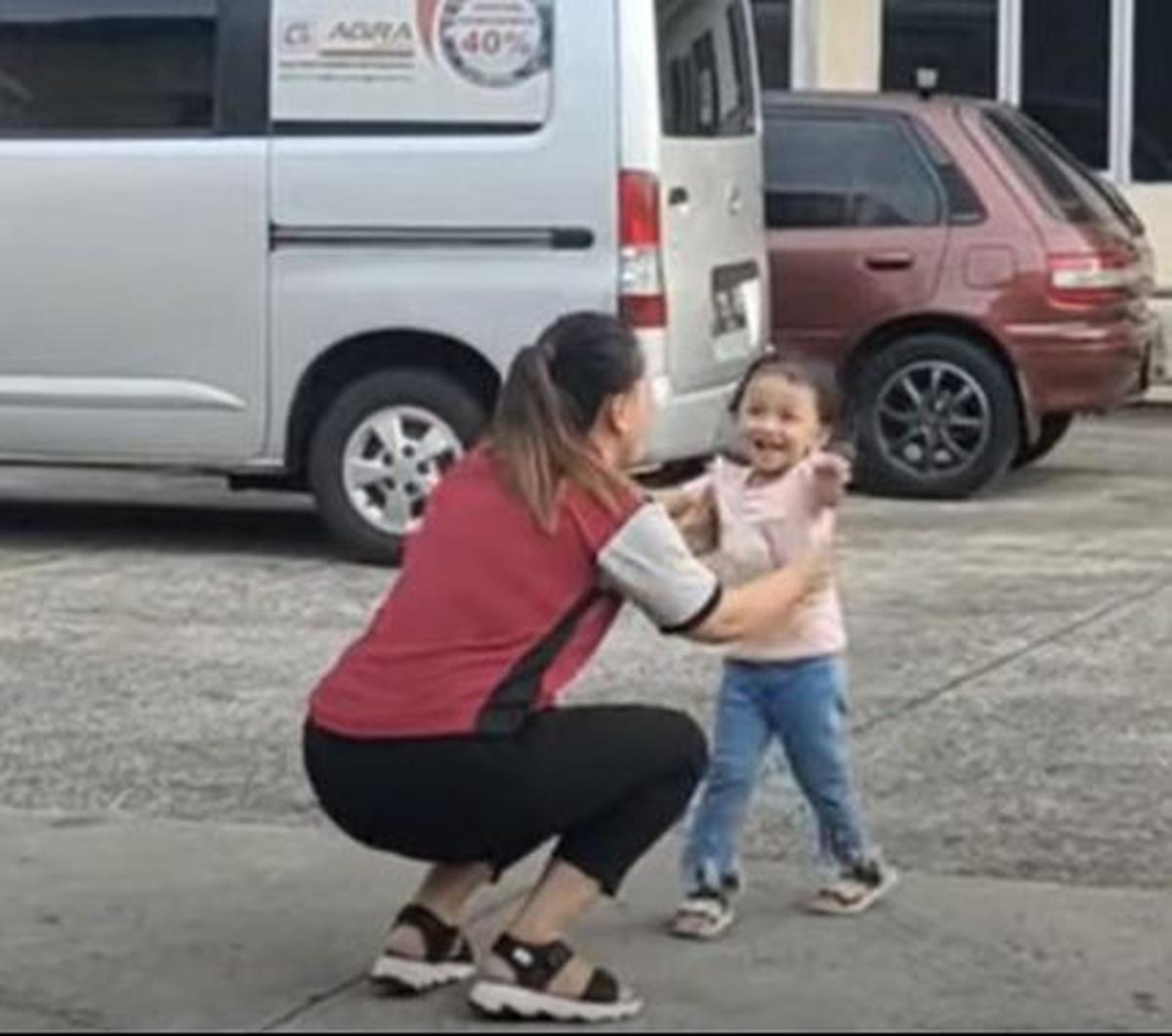 Karena menjadi orangtua tunggal, Liena menitipkan anak-anaknya ke rumah saudaranya saat hendak bertugas.