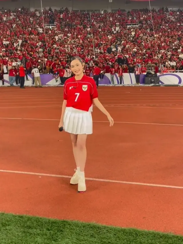 Potret Shanna Shannon Tampil Stylish Saat Tutup Kemenangan Indonesia atas China  dengan Lagu Tanah Airku