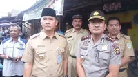 Wali Kota Jambi, Syarif Fasha bersama Kapolresta Jambi AKBP Fauzi Dalimunthe meninjau lokasi penangkapan terduga teroris di Jambi. (Liputan6.com/Bangun Santoso)