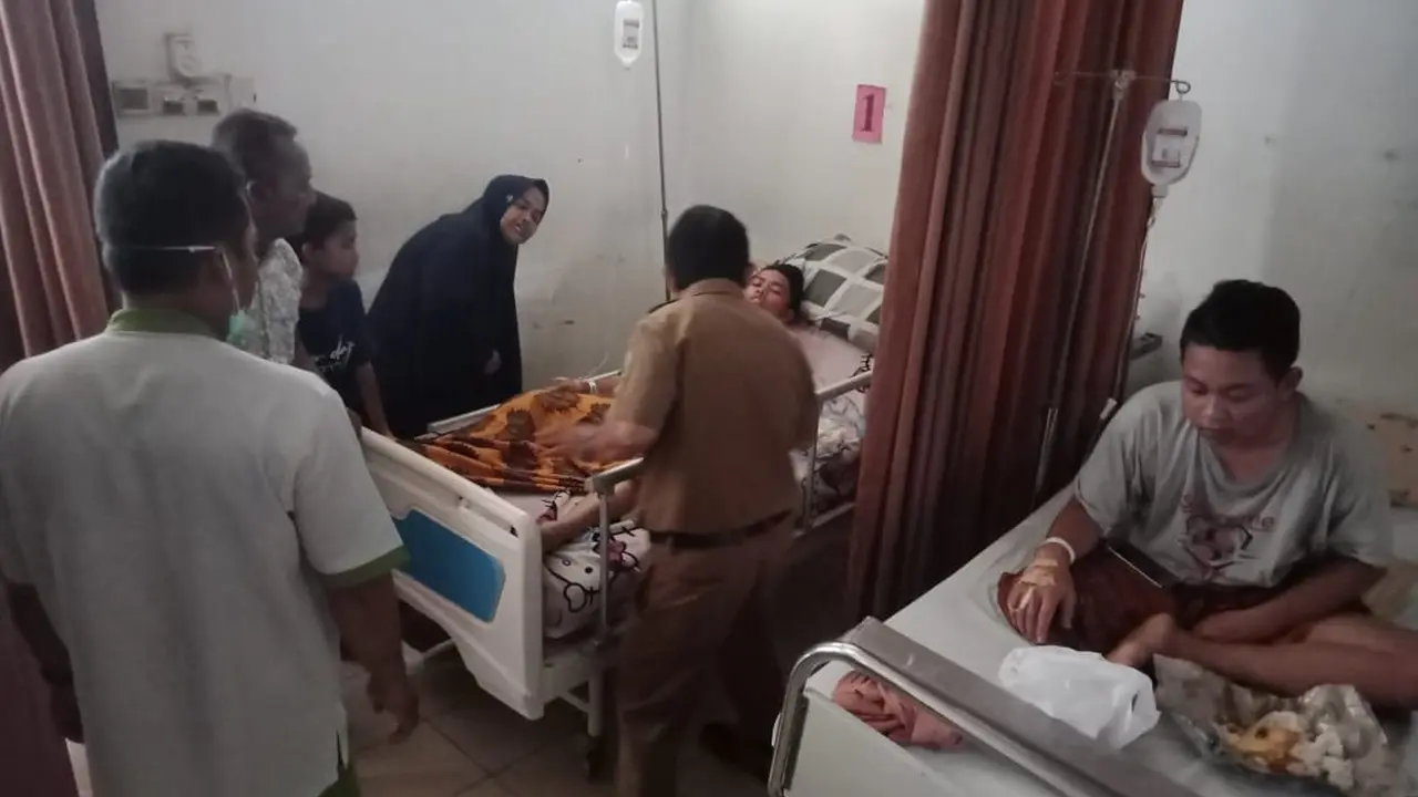 15 orang dirawat di RSUD Karawang akibat gigitan ular kobra sebulan terakhir. Dari jumlah itu, delapan di antaranya adalah anggota TNI. Adapun lainnya, masyarakat umum, dewasa maupun remaja. (Foto: Liputan6.com/Abramena)