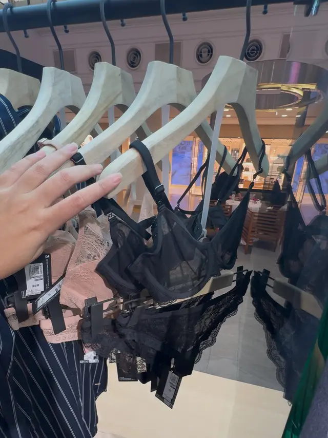 Koleksi Lingerie M&S AW 25 Autograph. [Anisha/Fimela]