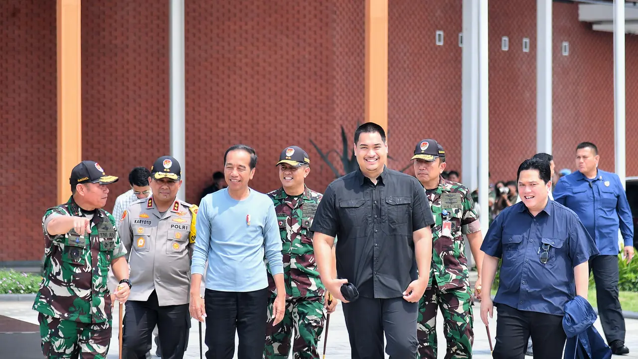 Presiden Jokowi bertolak ke Nusa Tenggara Barat (NTB). Dia dijadwalkan menyaksikan balap motor MotoGP di Sirkuit Mandalika, Minggu (29/9/2024)