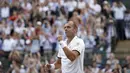 Ekspresi Gilles Muller usai mengalahkan Rafael Nadal pada hari ketujuh di Wimbledon Tennis Championships 2017, London (10/7/2017). (AP/Tim Ireland)