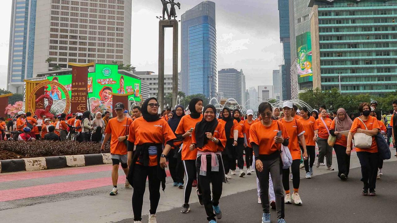 FOTO: Jalan Sehat Berantas Hoaks