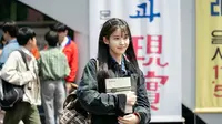 IU Bermain Peran Ganda di Drama WHEN LIFE GIVES YOU TANGERINES. (instagram/netflixkr)