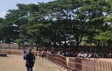 Anak Lomba Lari, Aksi Ayah Ikut Lari Keliling Lapangan Temani Buah Hati Ini Tuai Haru