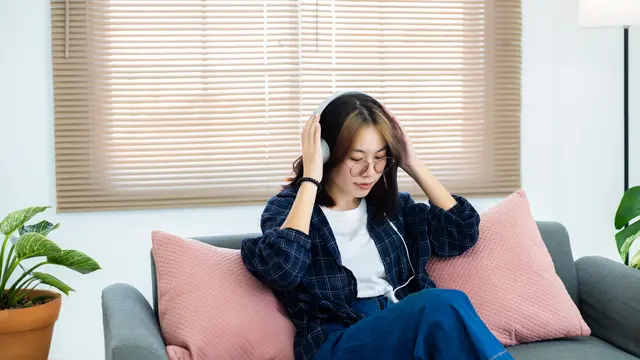 wanita agustus merasa kesepian