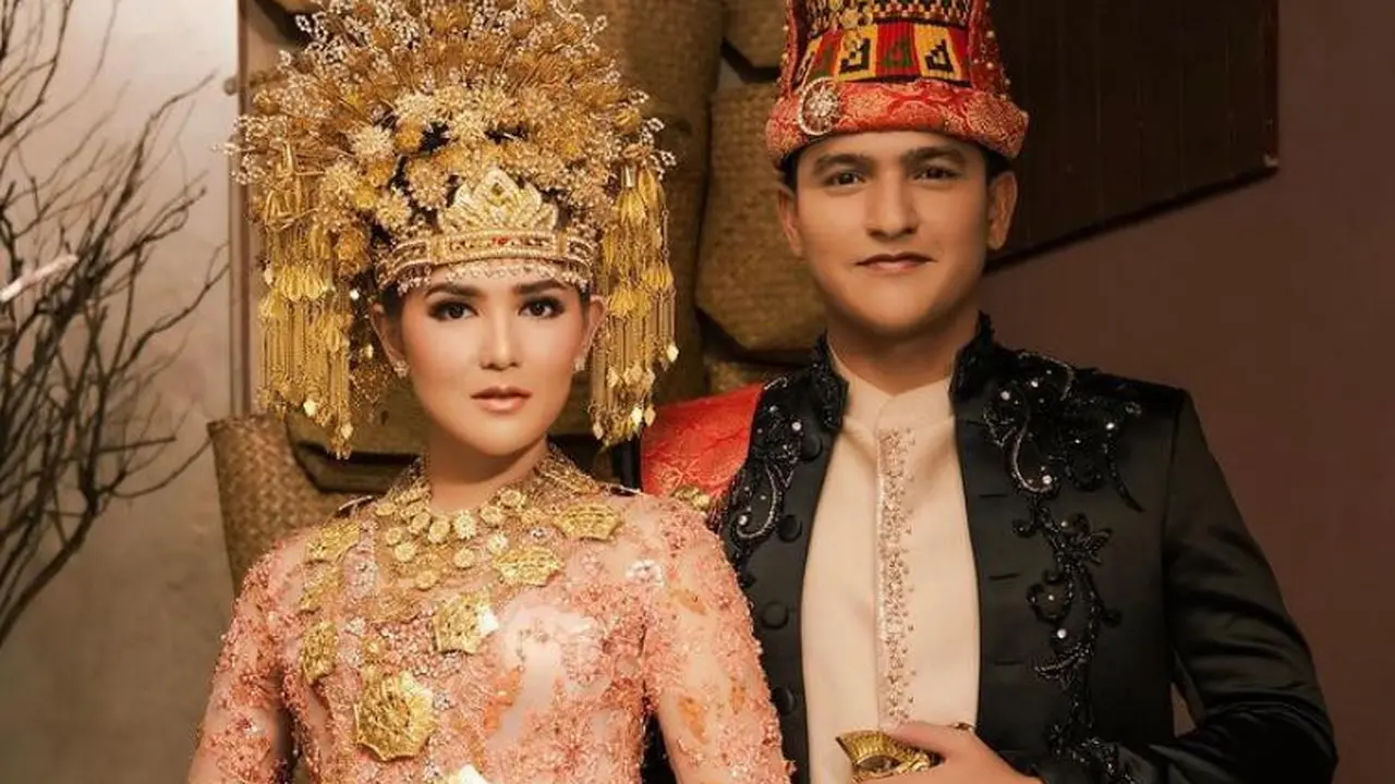 8 Potret Prewedding Masayu Clara dengan Ragam Busana Adat Tradisional, dari Sulawesi Selatan-Aceh