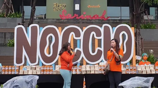 Rekor MURI Pembagian 11.111 Roti Tawar yang Dioles Peanut Butter NOCCIO di CFD Jakarta