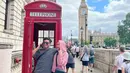 Melalui akun Instagram pribadinya, Nina Zatulini mengunggah beberapa momen saat mengunjungi tempat-tempat ikonik di London. Penampilan aktris 30 tahun ini pun tak luput dari perhatian. (Instagram/ninazatulini22).