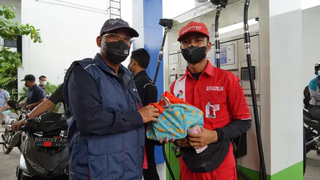 Mulyono menyapa dan mengapresiasi operator SPBU