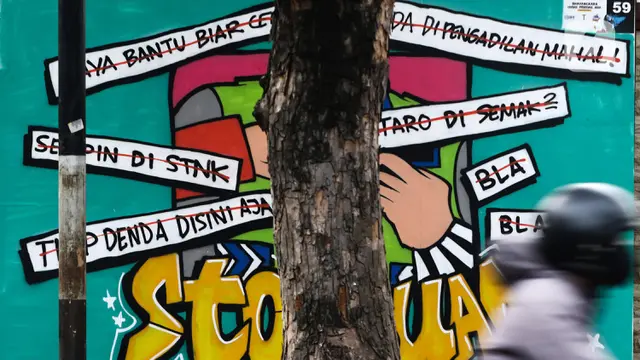 FOTO: Mural Kritik Polisi Bertebaran di Lapangan Bhayangkara Mabes Polri