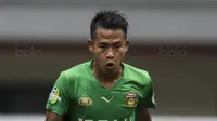 Gelandang Bhayangkara FC, Wahyu Subo Seto, menggiring bola saat melawan Borneo FC pada laga Liga 1 Indonesia di Stadion Patriot, Bekasi, Rabu (20/9/2017). Bhayangkara menang 2-1 atas Borneo. (Bola.com/Vitalis Yogi Trisna)