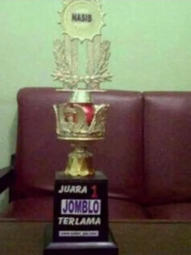 5 Editan Piala Juara Jadi Sobat Sedih Ini Bikin Tepuk Jidat