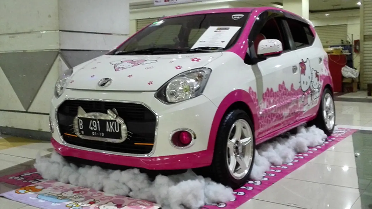 Sayang Istri, Pria Ini Modif Ayla Bergaya Hello Kitty 