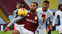 Douglas Luiz telah memasuki musim ketiganya bersama Aston Villa usai dilepas oleh Manchester City. Kualitasnya yang semakin berkembang membuat Luiz dikenal sebagai gelandang yang memiliki kreativitas tinggi. Sejauh ini, ia telah tampil 91 kali dengan mencetak 3 gol dan 8 assist. (AFP/Rui Viera)