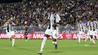 Randal Kolo Muani dari Juventus merayakan gol keduanya di laga Serie A kontra Venezia di Pier Luigi Penzo, Minggu, 25 Mei 2025. (Paola Garbuio/LaPresse via AP)