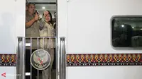 Kunjungi Pengungsi Kelud, SBY Sapa Penumpang KA di Solo