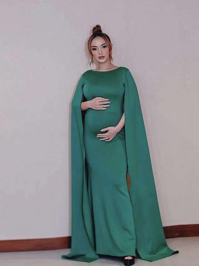 Potret Zaskia Gotik Kenakan Gaun Press Body Hingga Gaya Santai Liburan di Singapura, credit: Instagram @zaskia_gotix