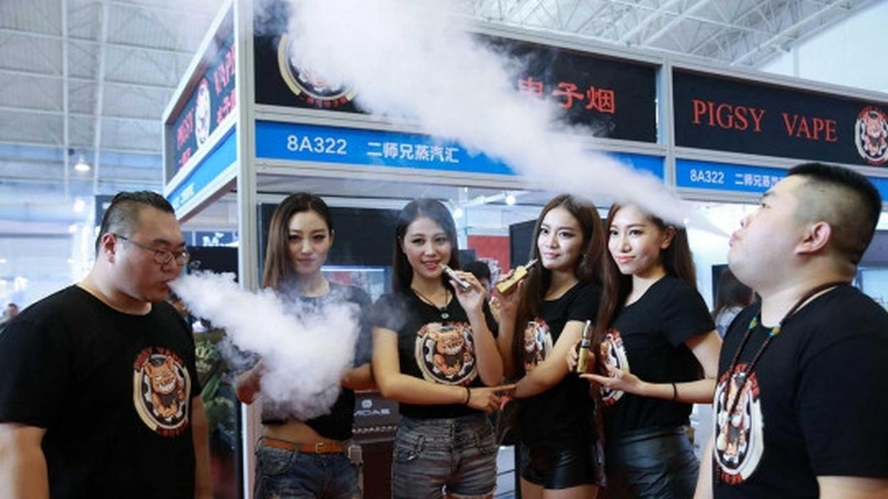 Antusiasme pengunjung & sales isap e-rokok di Vape China Expo