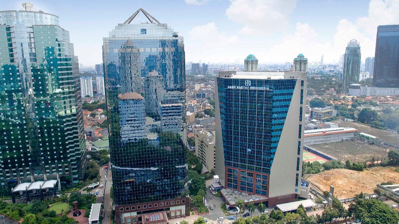 Pemimpin Kantor Cabang Bank BRI Malang Sukarno Hatta, Ronaldo Nasution, mengatakan pihaknya kini telah melakukan investigasi atas pengaduan korban penipuan.