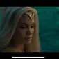 Angelina Jolie tampil berambut pirang di film terbarunya yang bertajuk The Eternals. (Tangkapan Layar YouTube Marvel Entertainment)