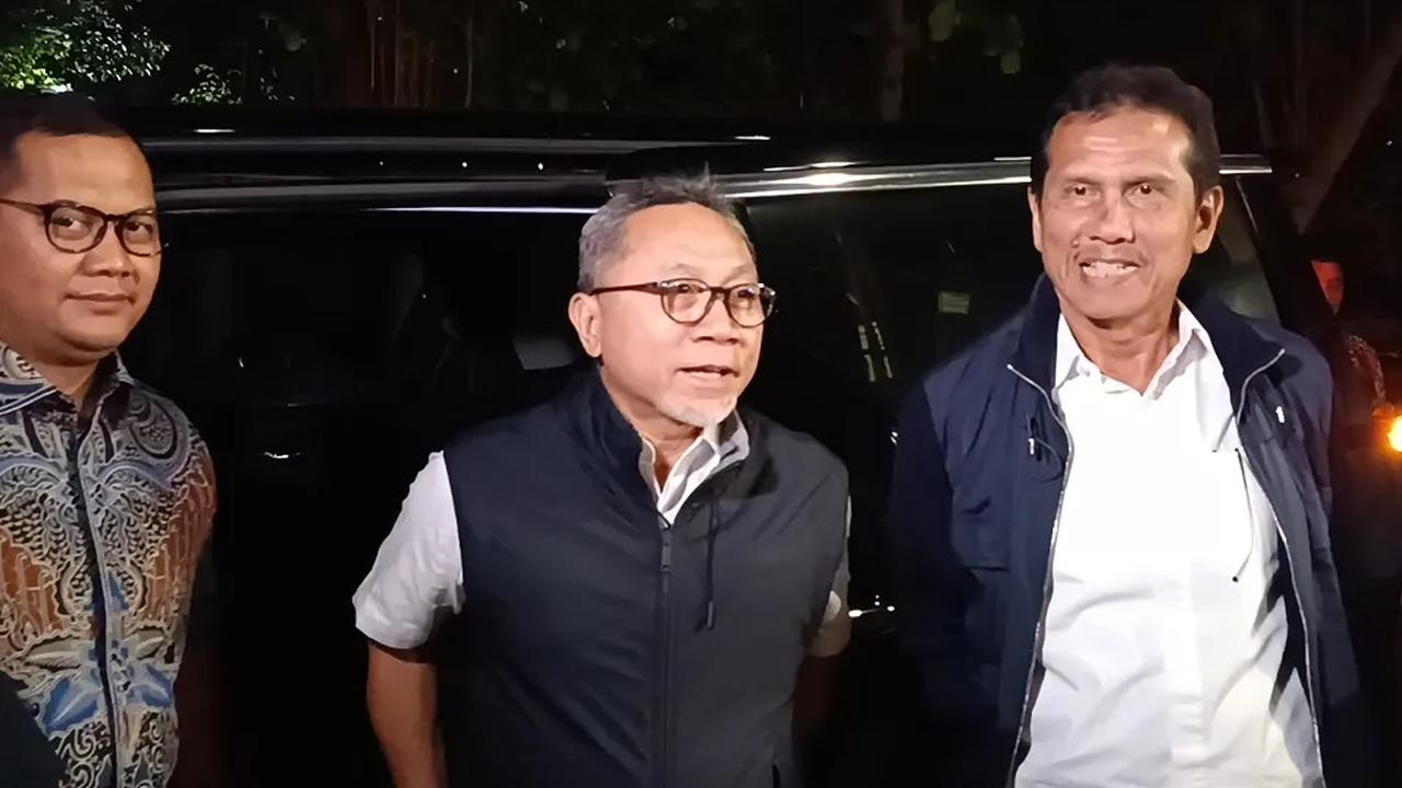 Saat dikonfirmasi, Zulhas tak menjelaskan secara detail maksud dari pertemuan para ketum partai pengusung dan pendukung capres Prabowo Subianto.<br>