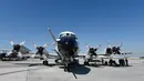 Kermit, pesawat milik National Oceanic and Atmospheric Administration (NOAA) terparkir di Coast Guard Air Station, Bandara Opa Locka, Miami, AS (12/5). Pesawat jenis WP-3D Orion ini digunakan sebagai pemburu badai. (AFP Photo/Rhona Wise)