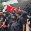 Jenazah Guruh Soekarnoputra Diberangkatkan ke TPU Karet Bivak