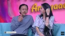 Karina mengaku bertemu pertama saat sama-sama syuting sitkom. Kang Epy menjadi pemeran utama, sedangkan Karina merupakan cameo. [Youtube/TRANS TV Official]