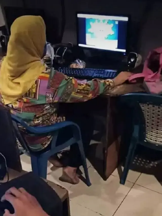 6 Aksi Emak-Emak Bertingkah Bak Pro Player Game Ini Kocak
