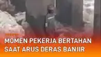 Tidak ada yang tahu kapan bencana datang, seperti momen berikut ini. Seorang diduga pekerja tambang terekam berdiri di bawah jembatan. Ia terjebak arus deras banjir yang datang tiba-tiba.