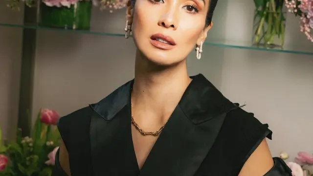 Gaya rambut Marsha Timothy